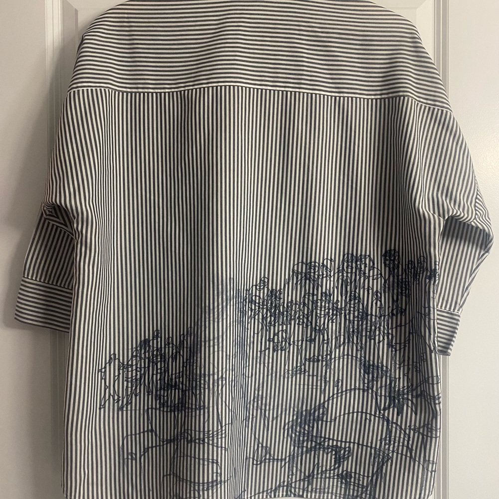 NWOT Terra Sj Apparel button down side pocket printed blouse. - Picture 2 of 7